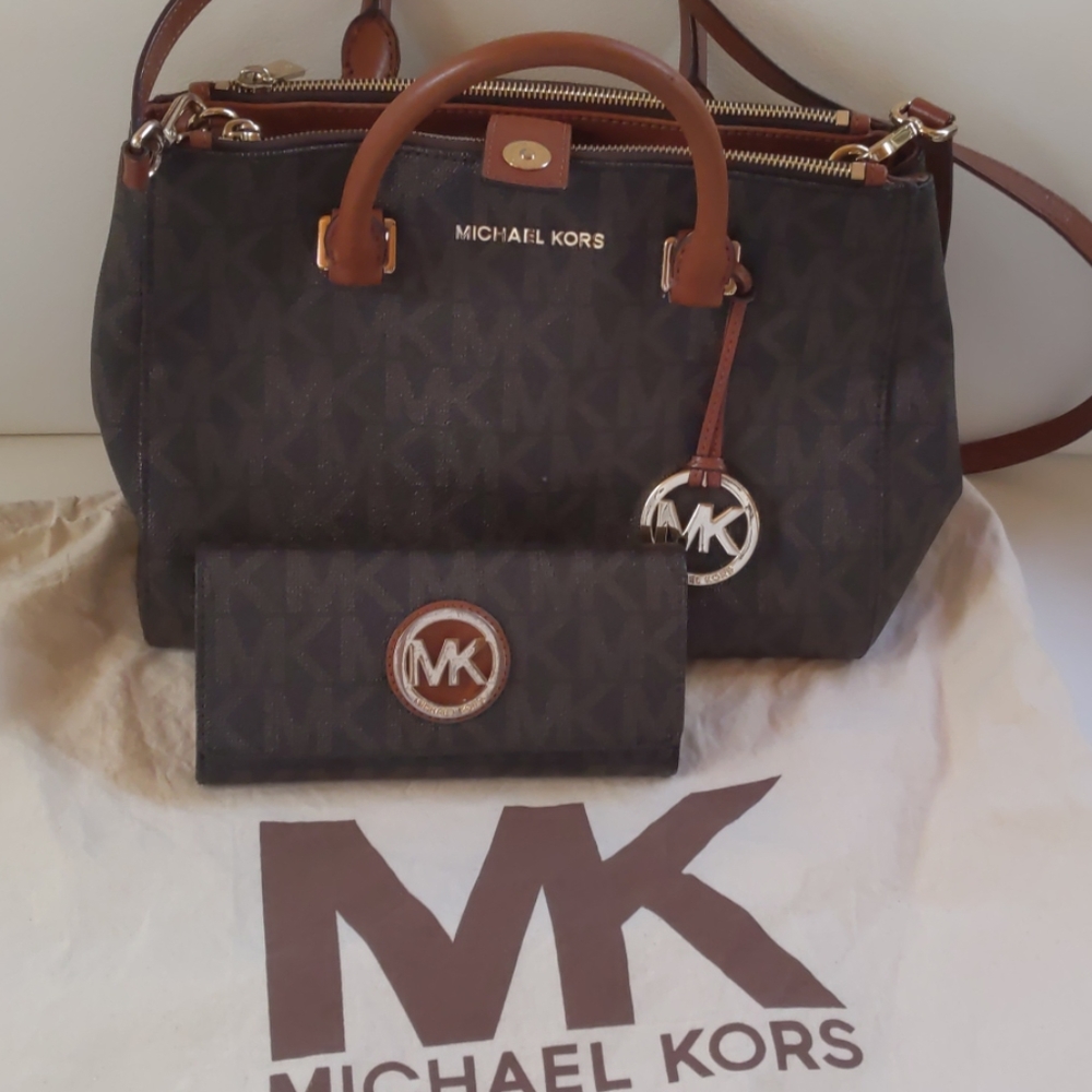 MK Leather Set. Handbag and matching wallet